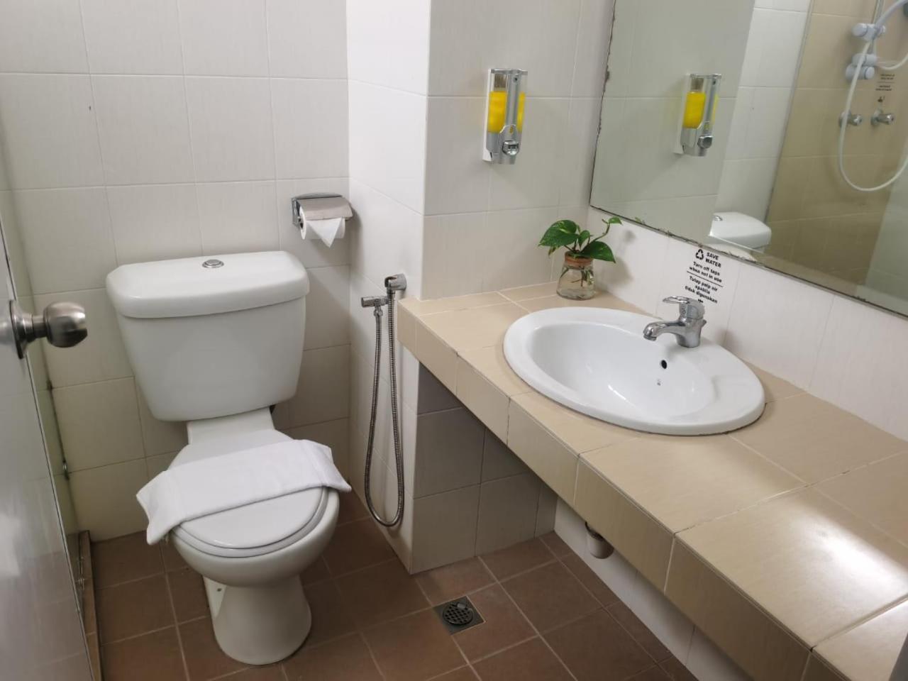 Lovita Hotel Κουαντάν Εξωτερικό φωτογραφία